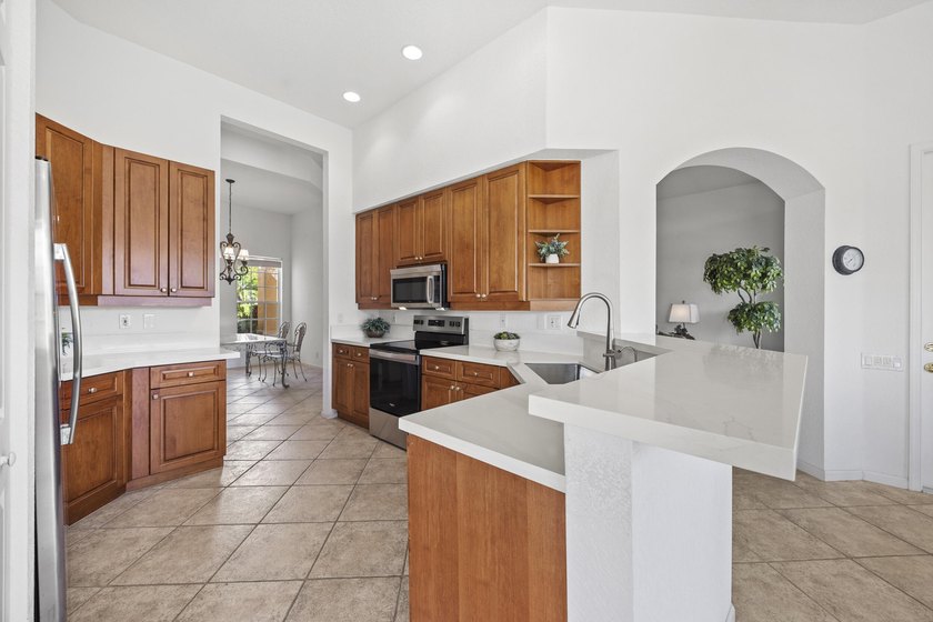 Lake views and sun-filled interiors create a warm, inviting - photo 10