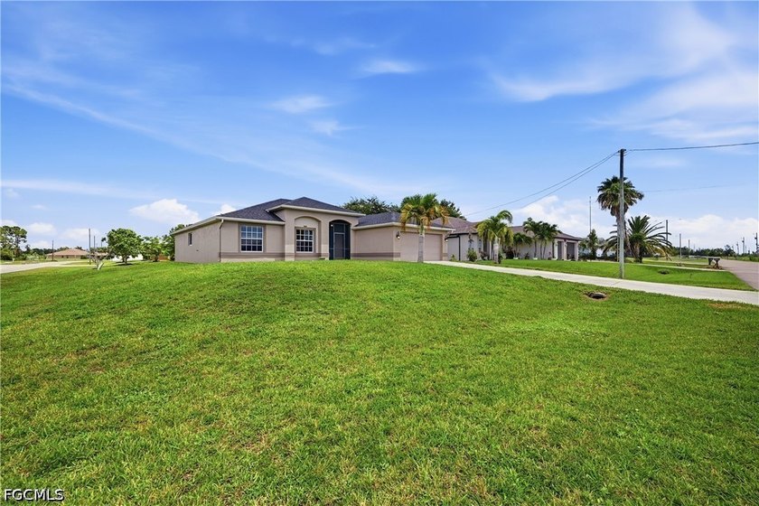 Welcome to this beautiful 3-bedroom, 2-bath home offering over 1 - photo 2