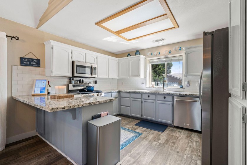 Enjoy waterfront living in the gated community of Lake - photo 13