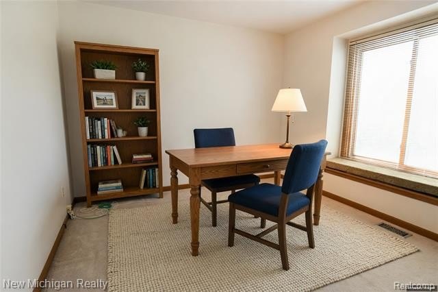Beautiful home on a large interior lot backing to wooded commons - photo 14
