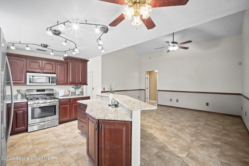 Pool Home + Cul-de-Sac + Oversized Lot! Welcome to this well - photo 16