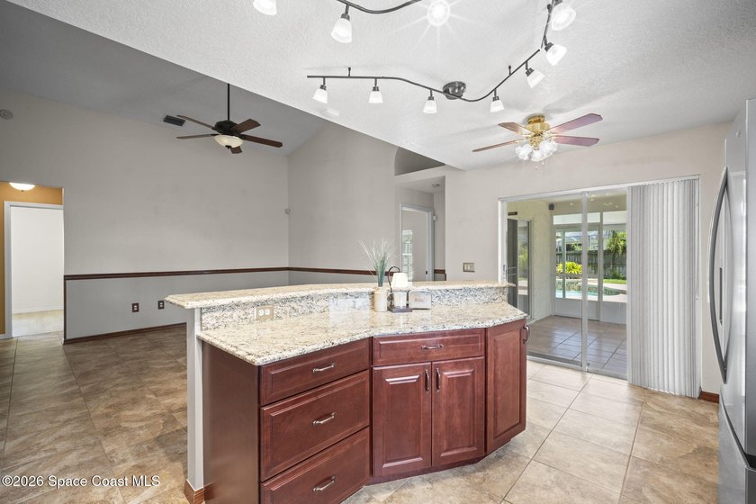 Pool Home + Cul-de-Sac + Oversized Lot! Welcome to this well - photo 18