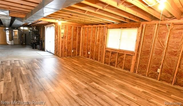 Beautiful home on a large interior lot backing to wooded commons - photo 22