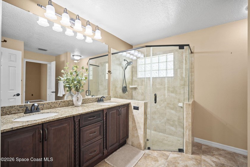 Pool Home + Cul-de-Sac + Oversized Lot! Welcome to this well - photo 25