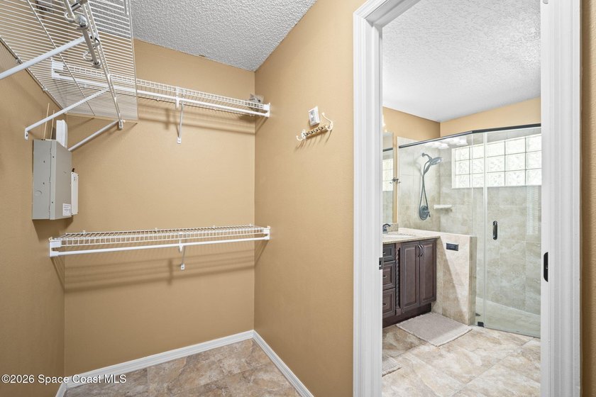 Pool Home + Cul-de-Sac + Oversized Lot! Welcome to this well - photo 28