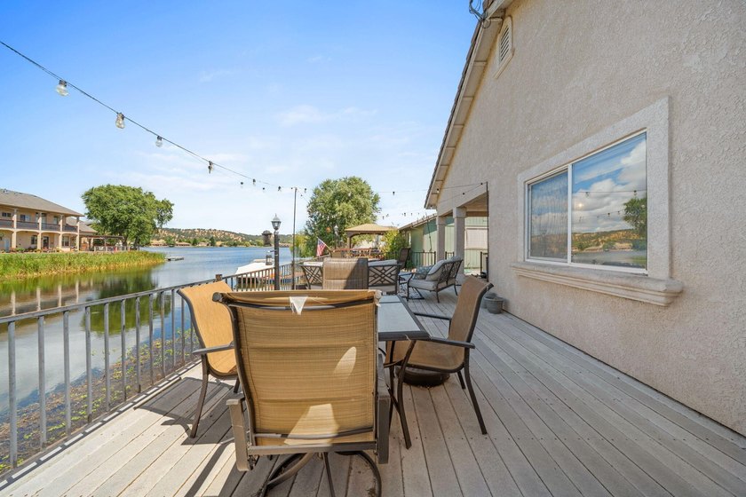 Enjoy waterfront living in the gated community of Lake - photo 28