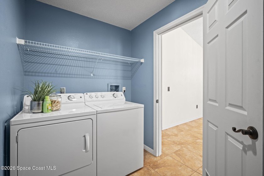 Pool Home + Cul-de-Sac + Oversized Lot! Welcome to this well - photo 33