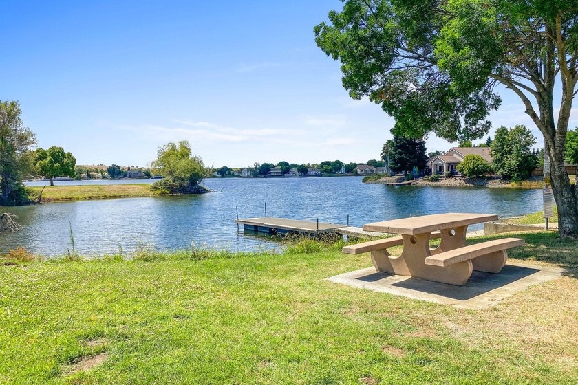 Enjoy waterfront living in the gated community of Lake - photo 34