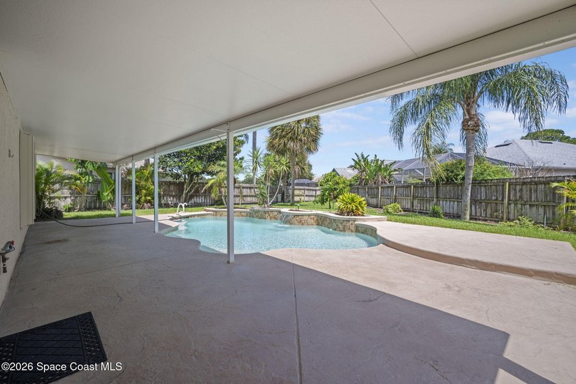 Pool Home + Cul-de-Sac + Oversized Lot! Welcome to this well - photo 37