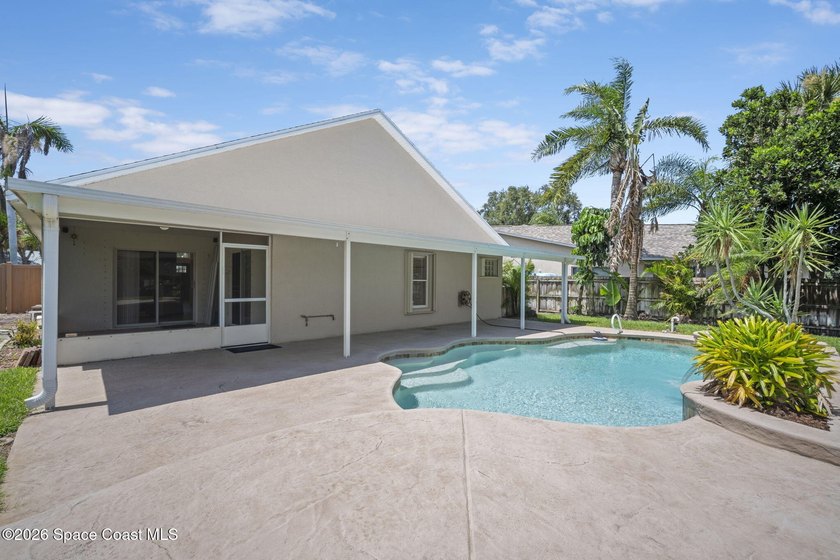 Pool Home + Cul-de-Sac + Oversized Lot! Welcome to this well - photo 40