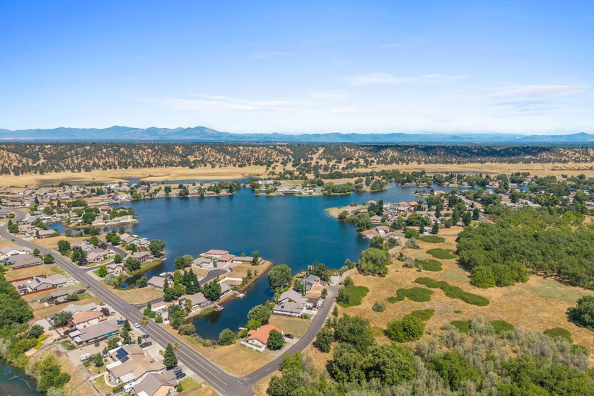 Enjoy waterfront living in the gated community of Lake - photo 41