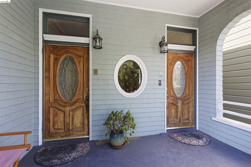 ?? PROPERTY UPDATE: Now features a newly vacant unit! ?? 1033 - photo 2