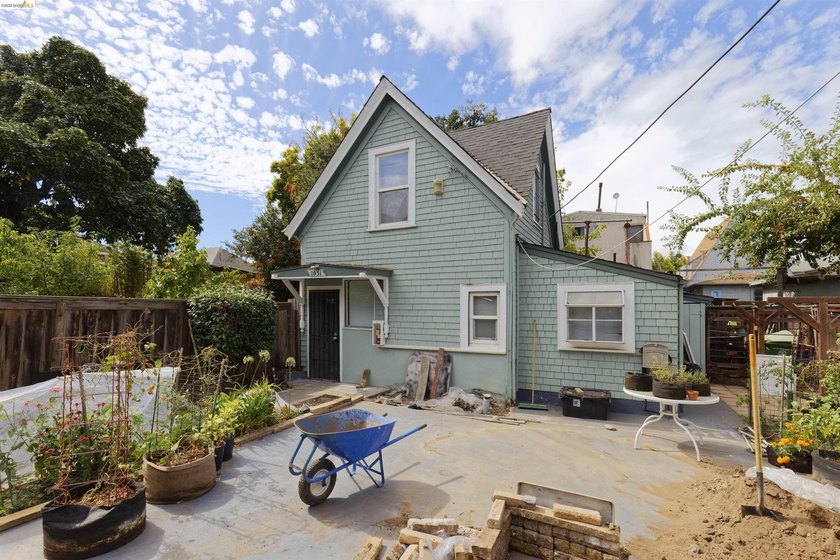 ?? PROPERTY UPDATE: Now features a newly vacant unit! ?? 1033 - photo 3