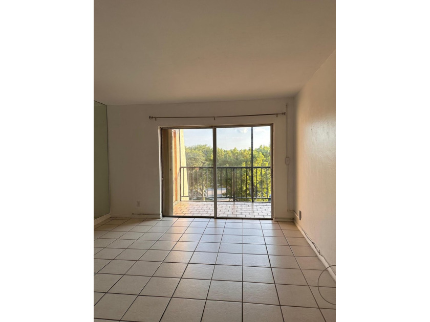Welcome to this charming 1-bedroom, 1-bath condo offering the - photo 3