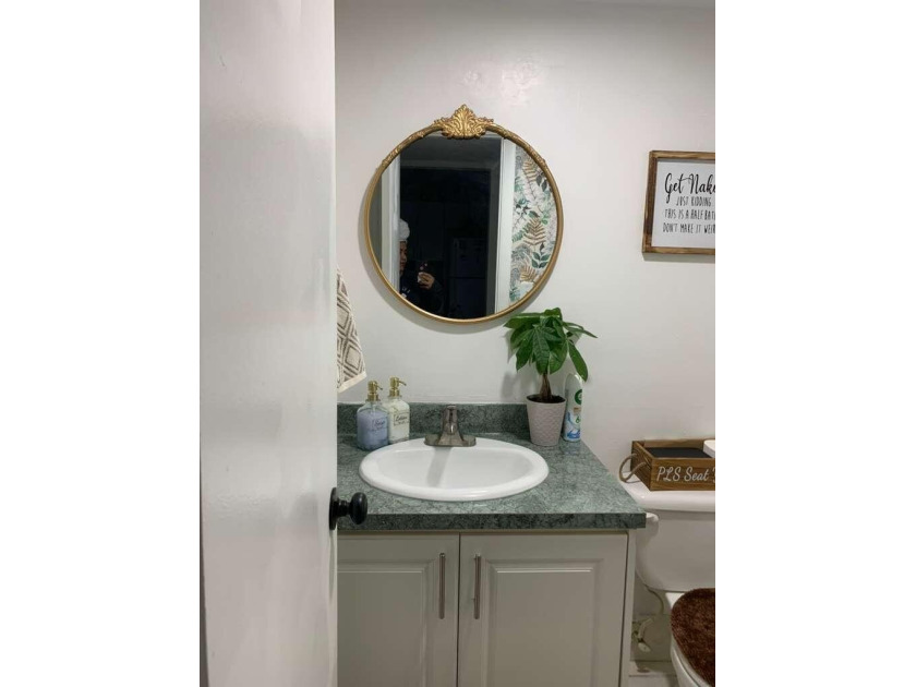 Welcome to this charming 1-bedroom, 1-bath condo offering the - photo 5