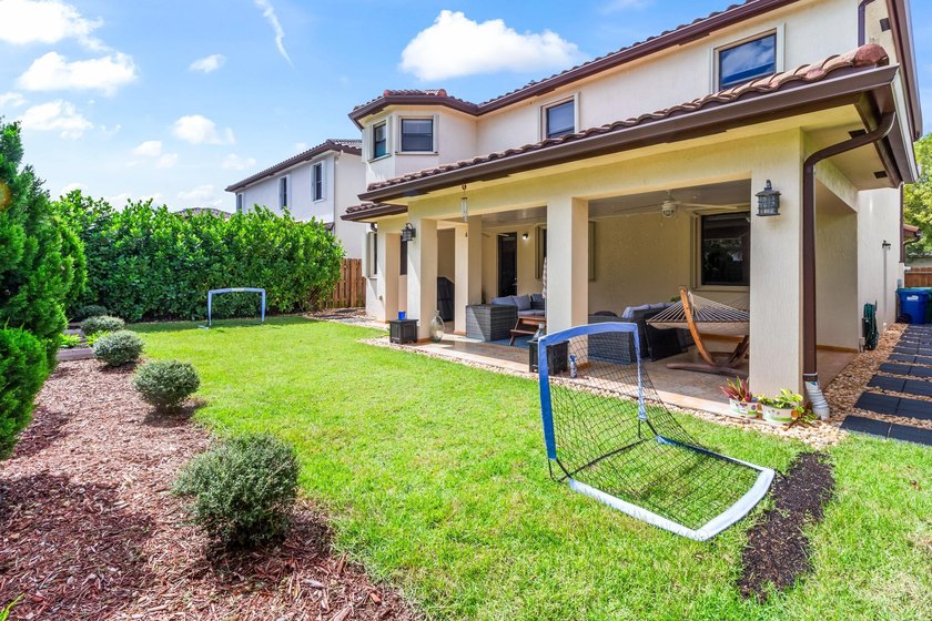 MOTIVATED SELLER - Bring all offers! Exquisite Mediterranean - photo 3