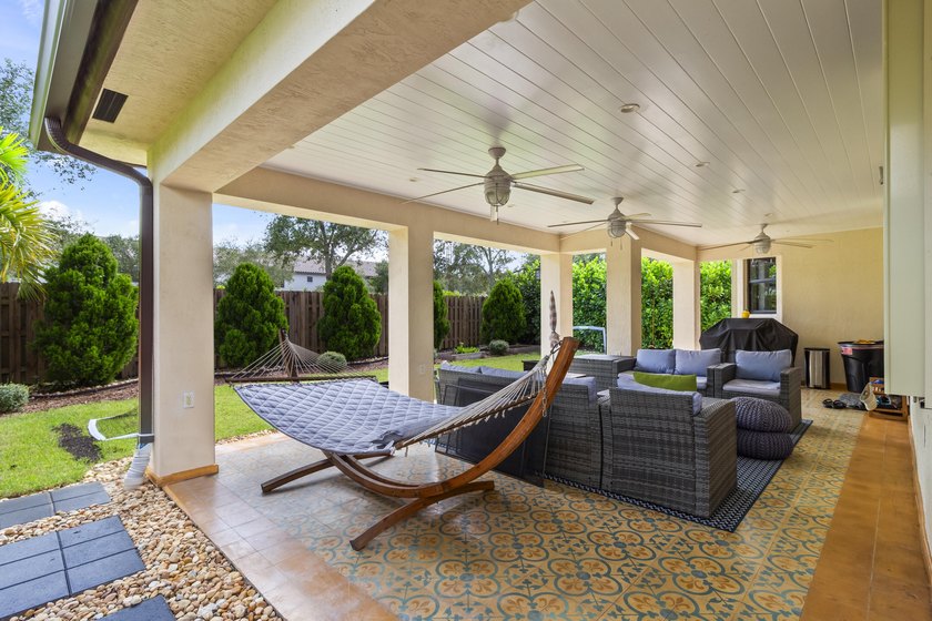 MOTIVATED SELLER - Bring all offers! Exquisite Mediterranean - photo 4