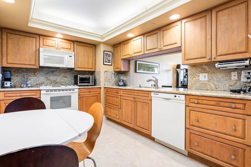 Ocean views and ALL ASSESSMENTS PAID. This high-floor - photo 10