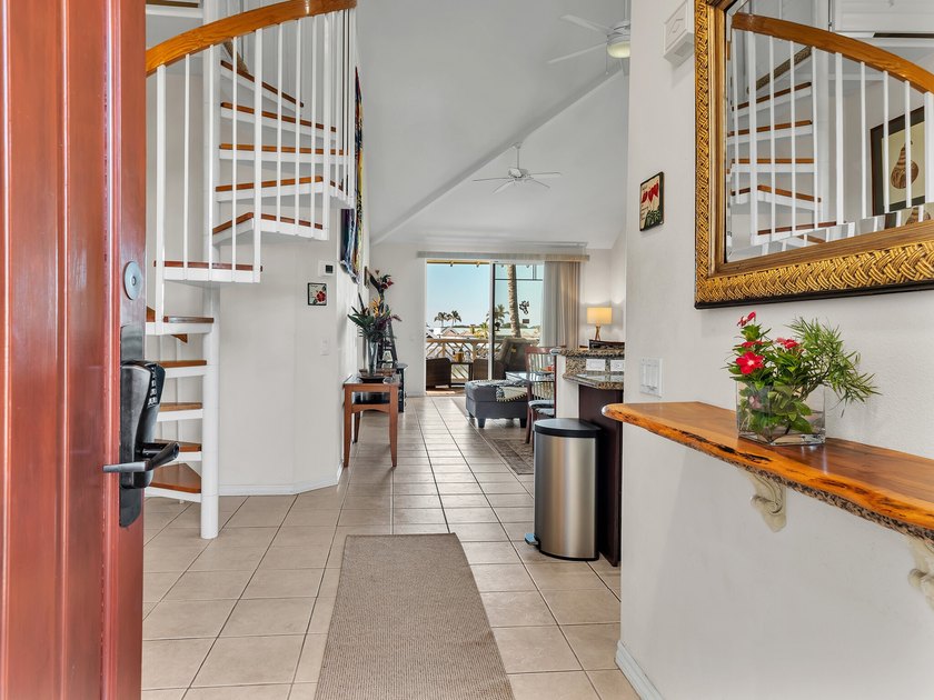 Sunset views priced for today's market. Penthouse LOFT with - photo 4