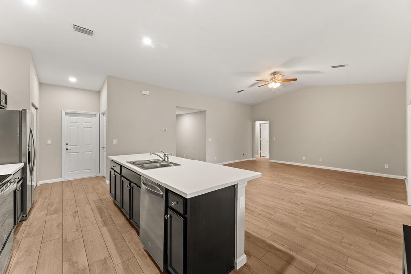 Newer construction without the wait! This 2022 build is move in - photo 9
