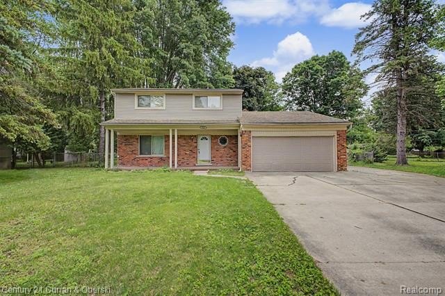 Welcome home to this beautiful 4 bedroom, 1.5 bathroom, 2-story - photo 2