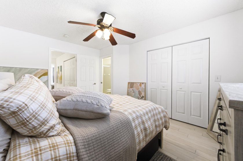 Beautiful two-story corner townhouse offering two bedrooms and - photo 17