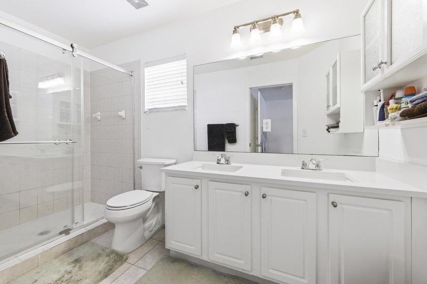 Beautiful two-story corner townhouse offering two bedrooms and - photo 19