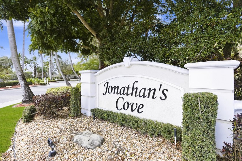 Beautiful two-story corner townhouse offering two bedrooms and - photo 29