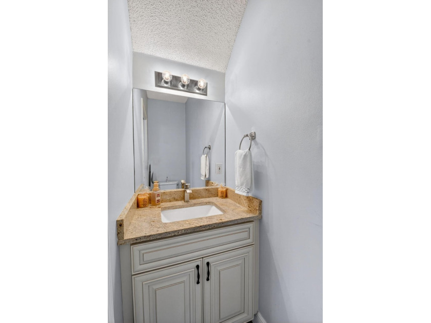 Updated and impeccable end unit townhouse in the highly sought - photo 22