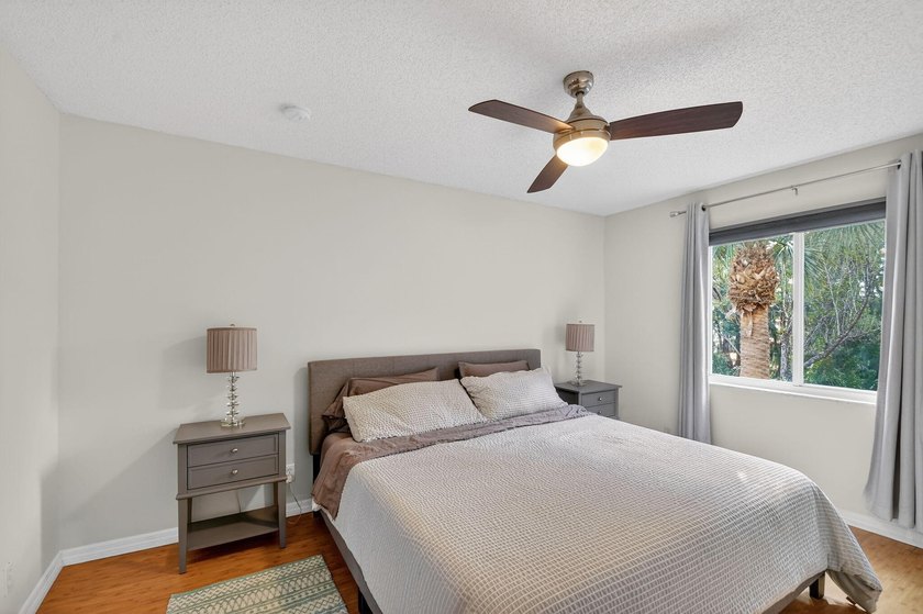 Updated and impeccable end unit townhouse in the highly sought - photo 23