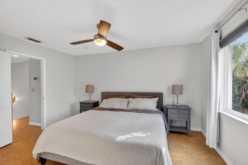 Updated and impeccable end unit townhouse in the highly sought - photo 24