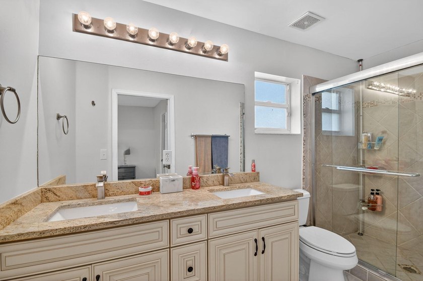Updated and impeccable end unit townhouse in the highly sought - photo 28