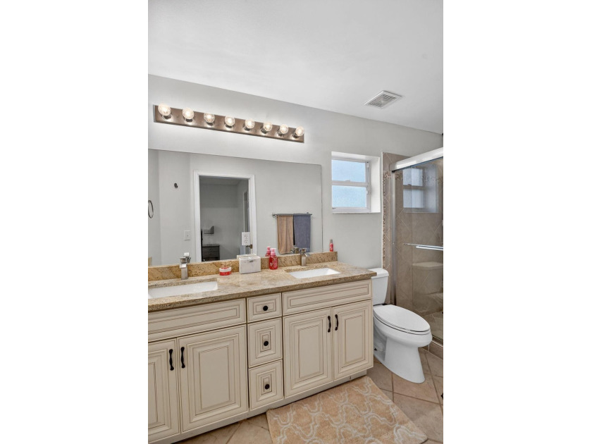 Updated and impeccable end unit townhouse in the highly sought - photo 30
