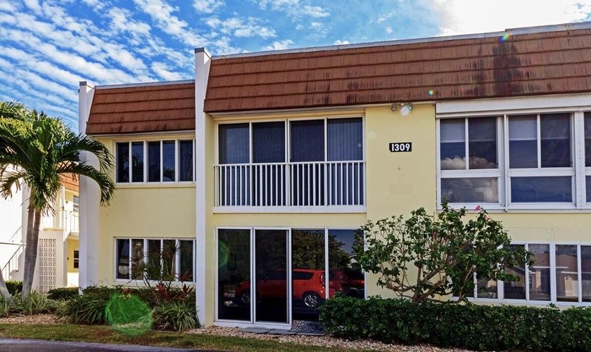 Beautiful and cozy 1-bedroom, 1-bath condo on Hutchinson Island - photo 6