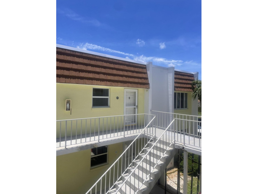 Beautiful and cozy 1-bedroom, 1-bath condo on Hutchinson Island - photo 7