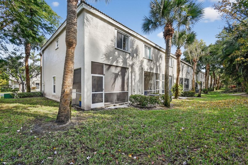 Updated and impeccable end unit townhouse in the highly sought - photo 39