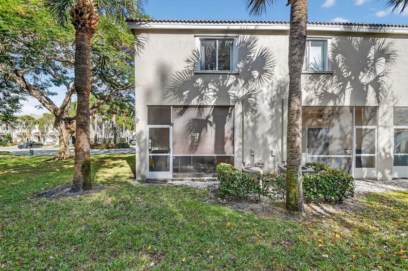 Updated and impeccable end unit townhouse in the highly sought - photo 40