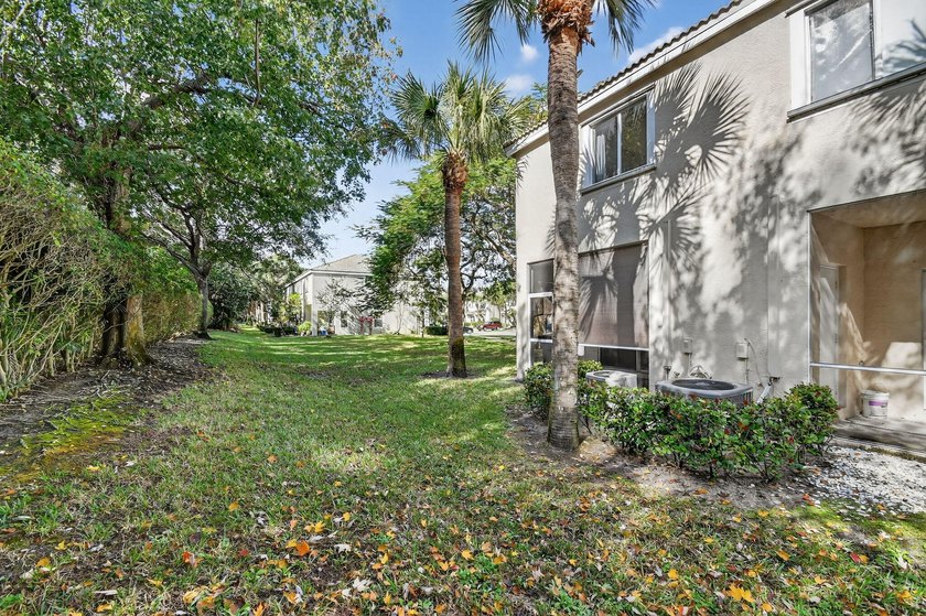 Updated and impeccable end unit townhouse in the highly sought - photo 41