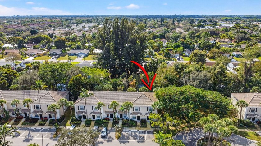 Updated and impeccable end unit townhouse in the highly sought - photo 44