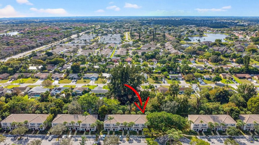Updated and impeccable end unit townhouse in the highly sought - photo 45