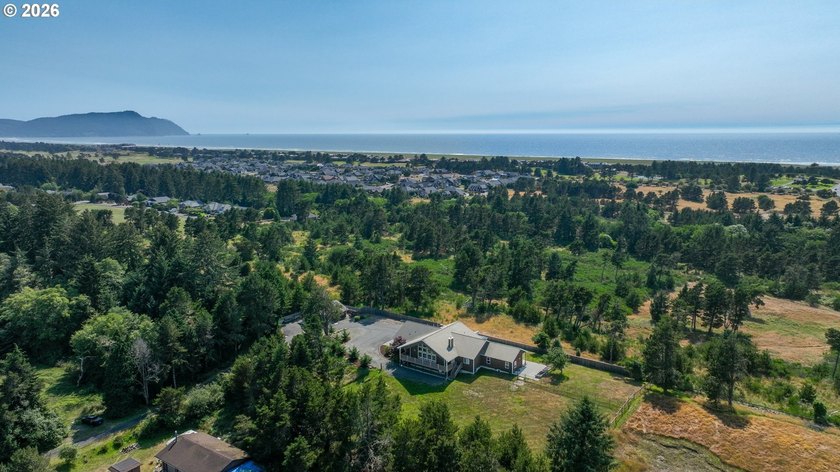 This incredible residence sits on an extremely private 1.67 acre - photo 45