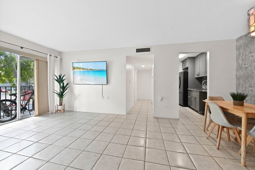 Welcome to this inviting second-floor condo in West Palm Beach - photo 7