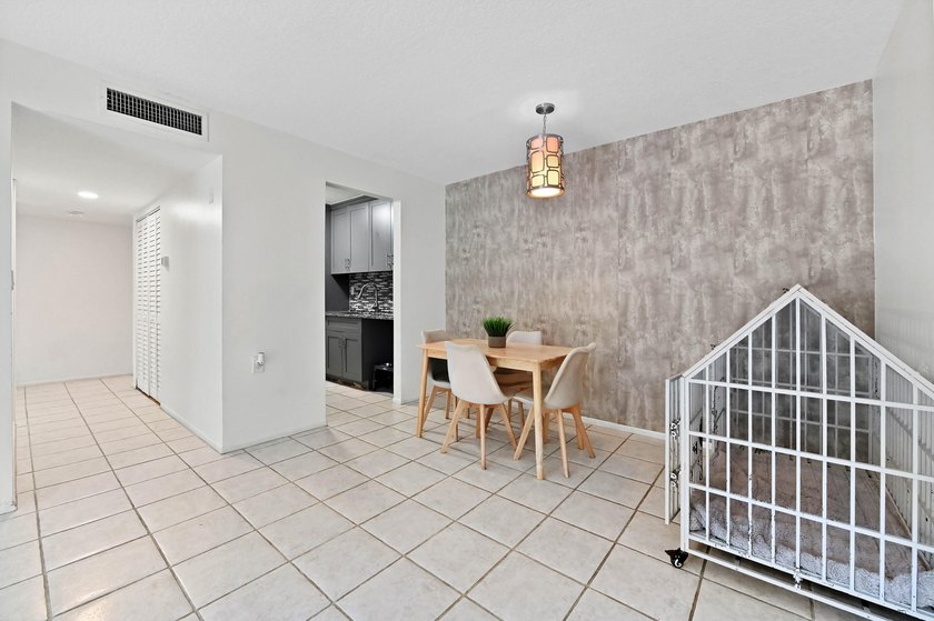 Welcome to this inviting second-floor condo in West Palm Beach - photo 8