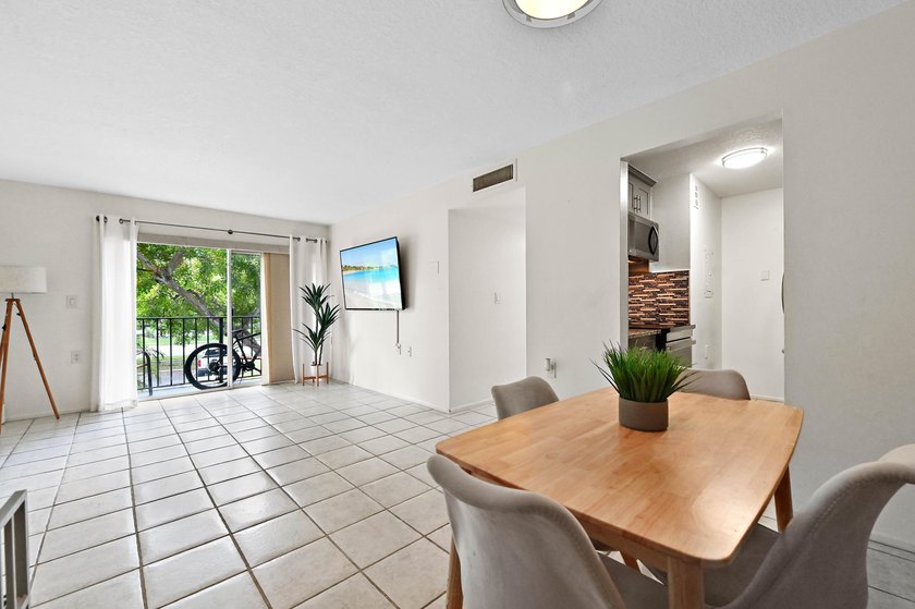 Welcome to this inviting second-floor condo in West Palm Beach - photo 9