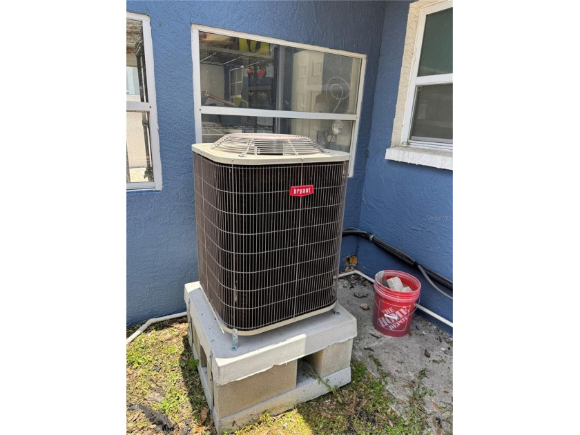 Tastefully updated 2 bedroom 1 bath in convenient St. Pete - photo 11