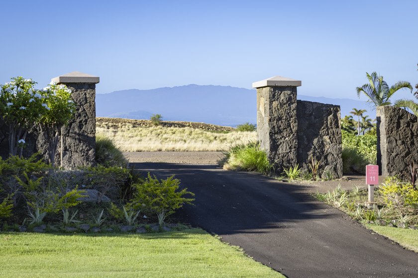 Located along the 8th green of the renowned Arnold - photo 8