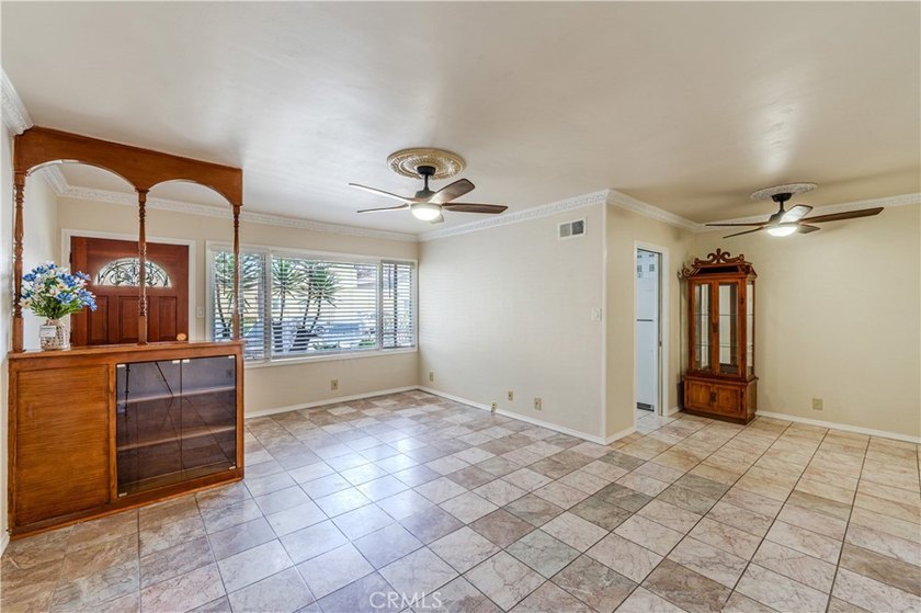 Welcome Home to 100 Cerritos Ave, where retro charm and Long - photo 7