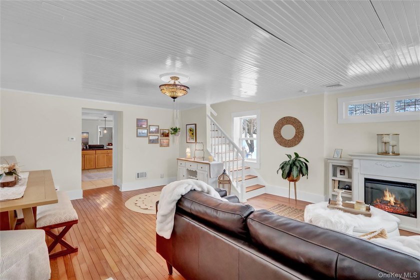 Welcome to this charming and beautifully maintained Colonial - photo 12