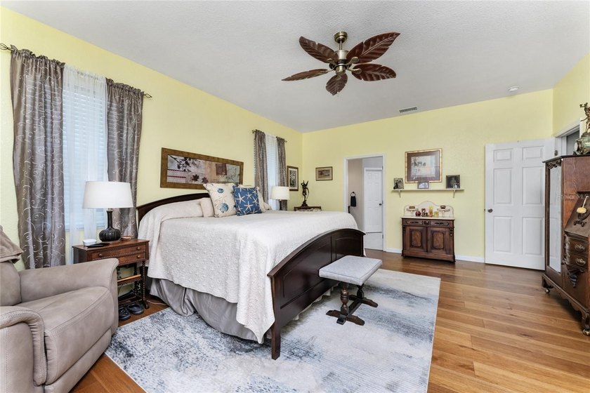 RARE DOUBLE LOT HOME!! This beautifully updated 4-bedroom - photo 22