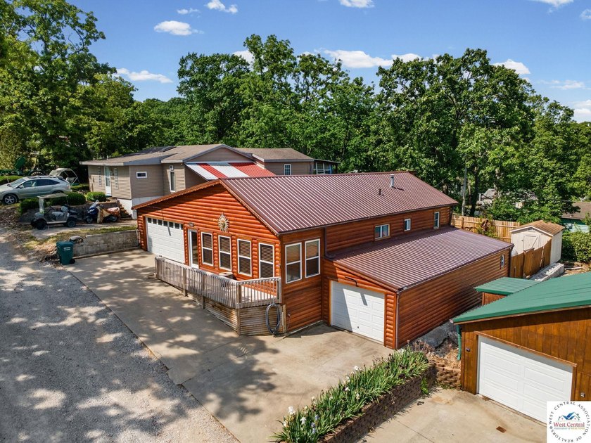 Experience the rustic charm of this log-sided home with stunning - photo 36